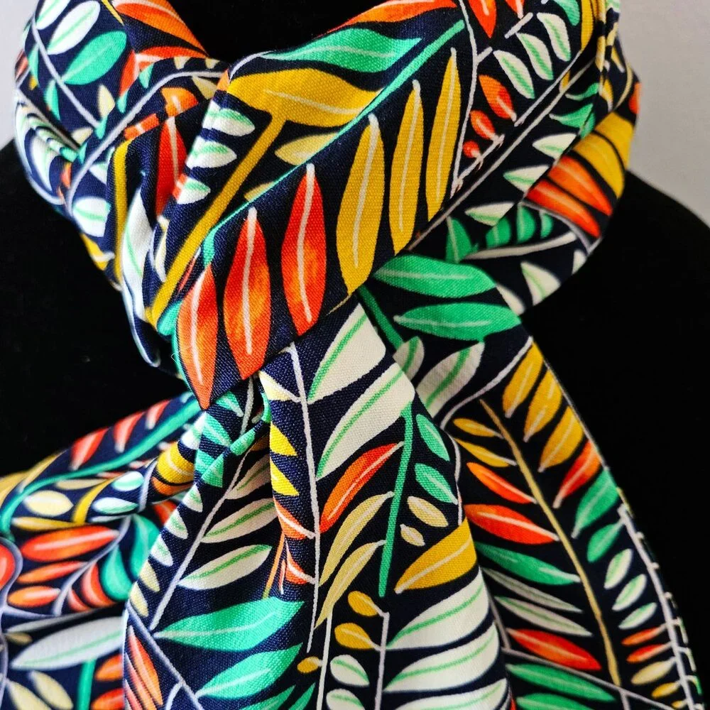 Japanese Kimono Scarf S2787 - Black and Green Leaf Pattern Wool - Picture 2 of 4